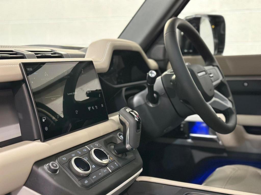 LAND ROVER DEFENDER 110