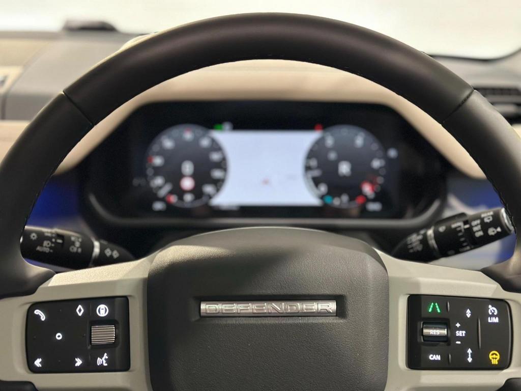 LAND ROVER DEFENDER 110