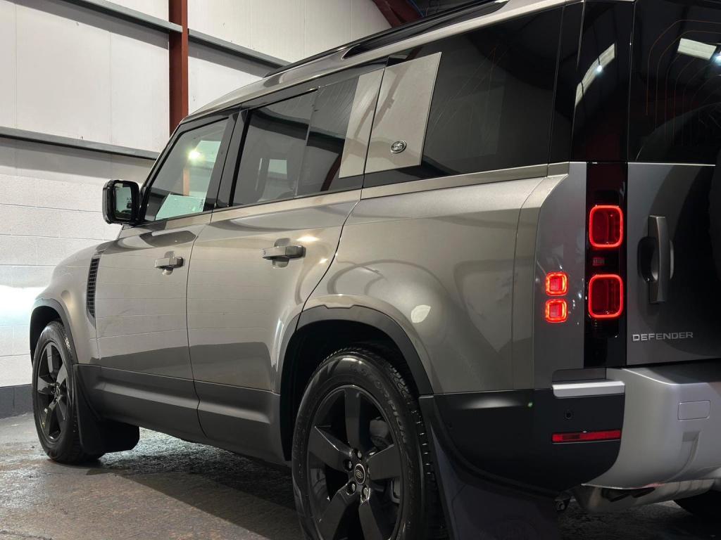 LAND ROVER DEFENDER 110