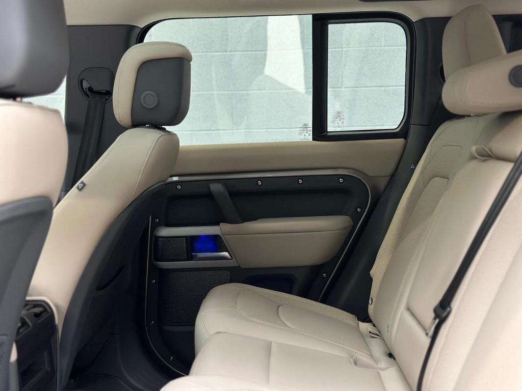 LAND ROVER DEFENDER 110