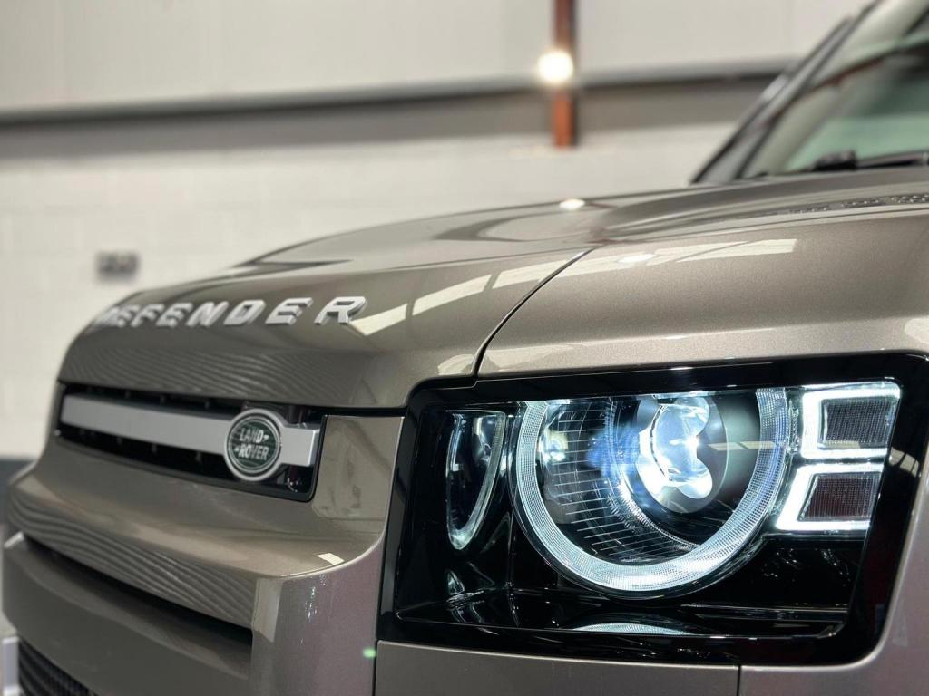 LAND ROVER DEFENDER 110