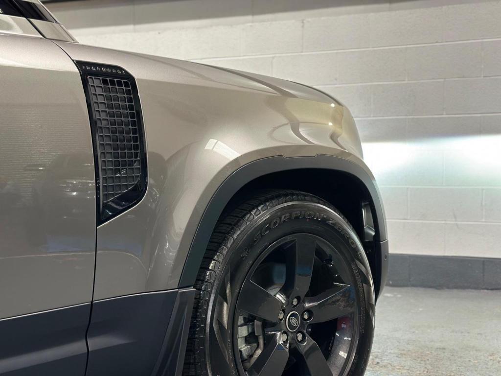 LAND ROVER DEFENDER 110