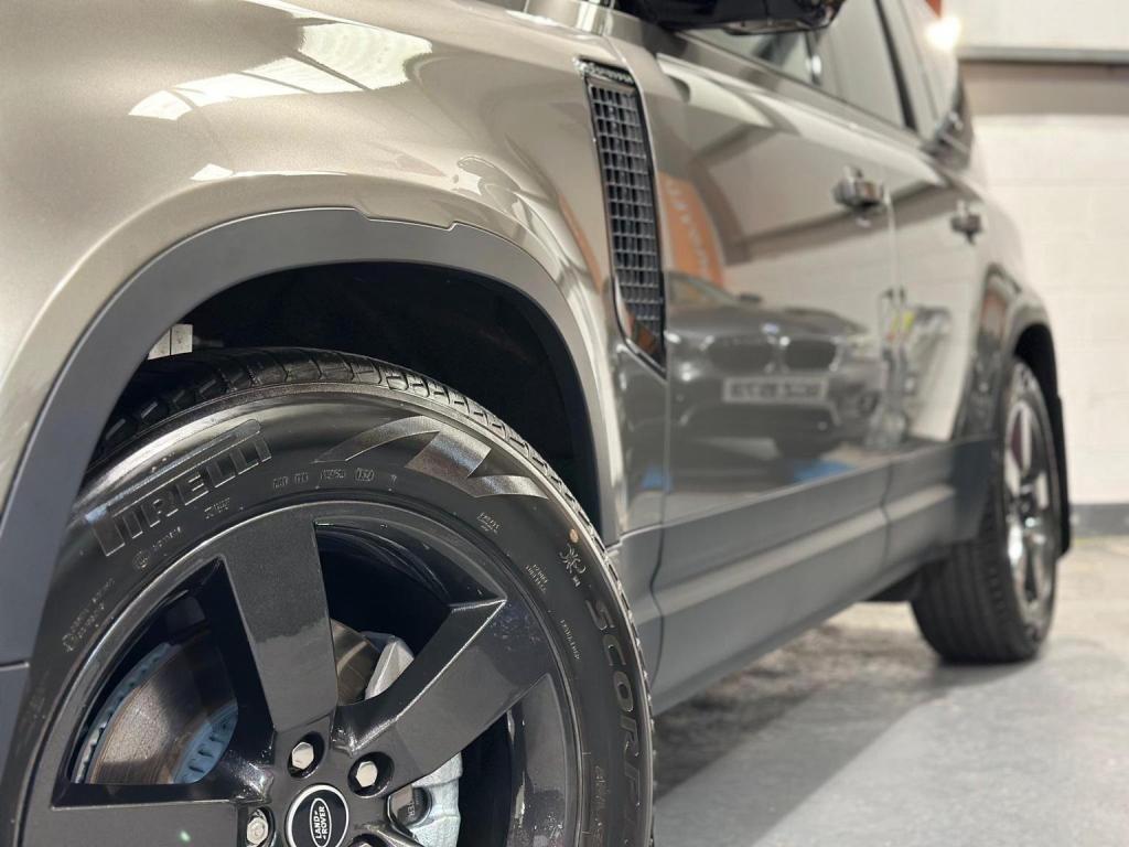 LAND ROVER DEFENDER 110