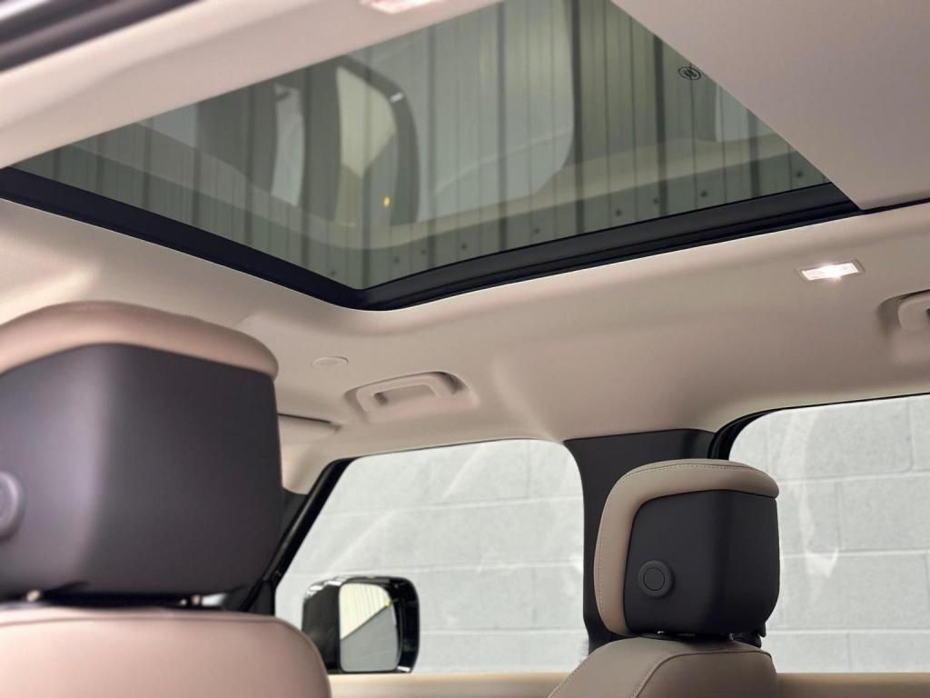 LAND ROVER DEFENDER 110