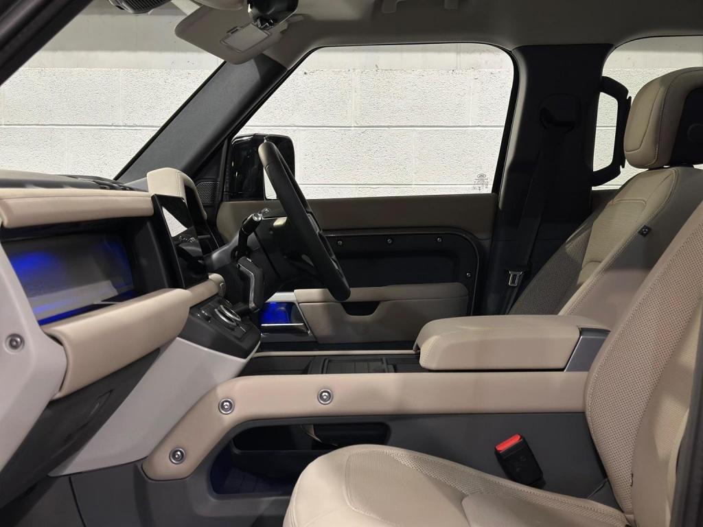 LAND ROVER DEFENDER 110