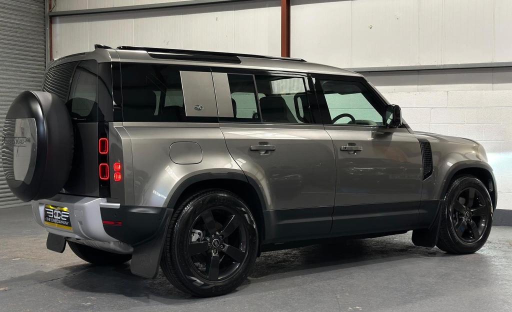 LAND ROVER DEFENDER 110