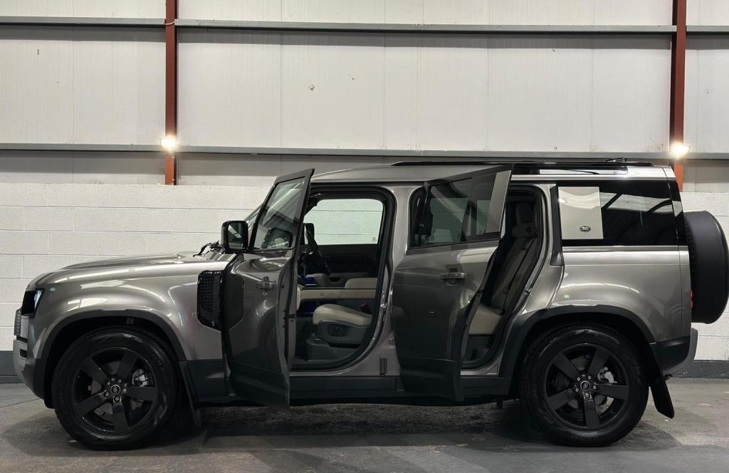 LAND ROVER DEFENDER 110