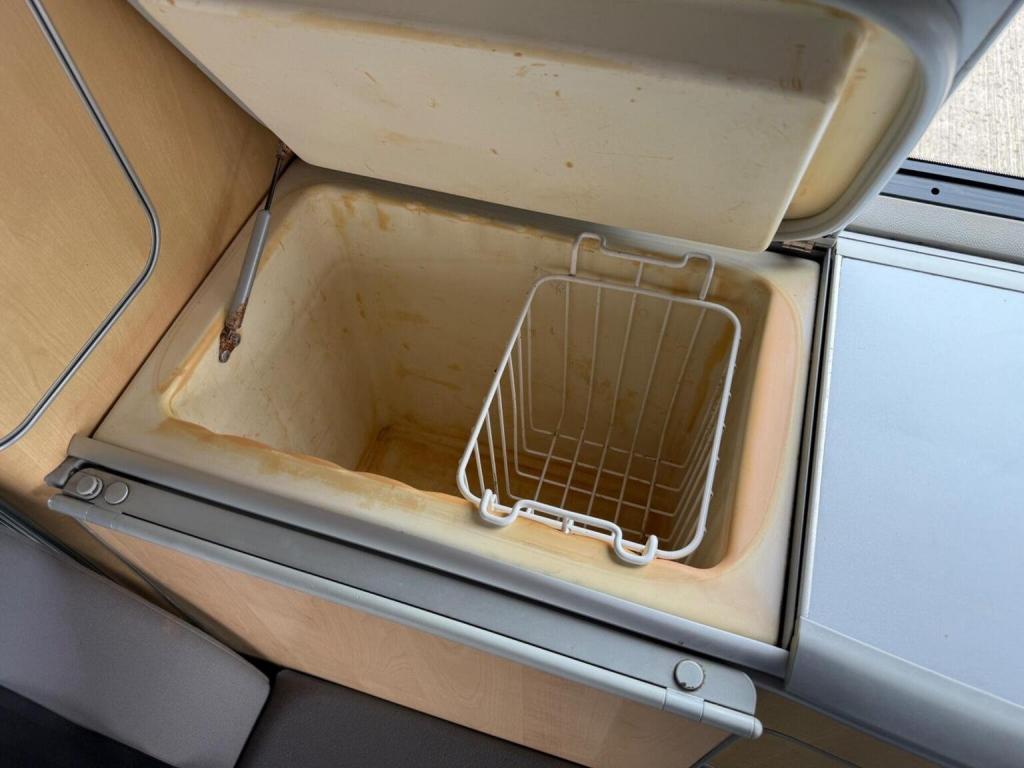 VOLKSWAGEN CAMPERVAN