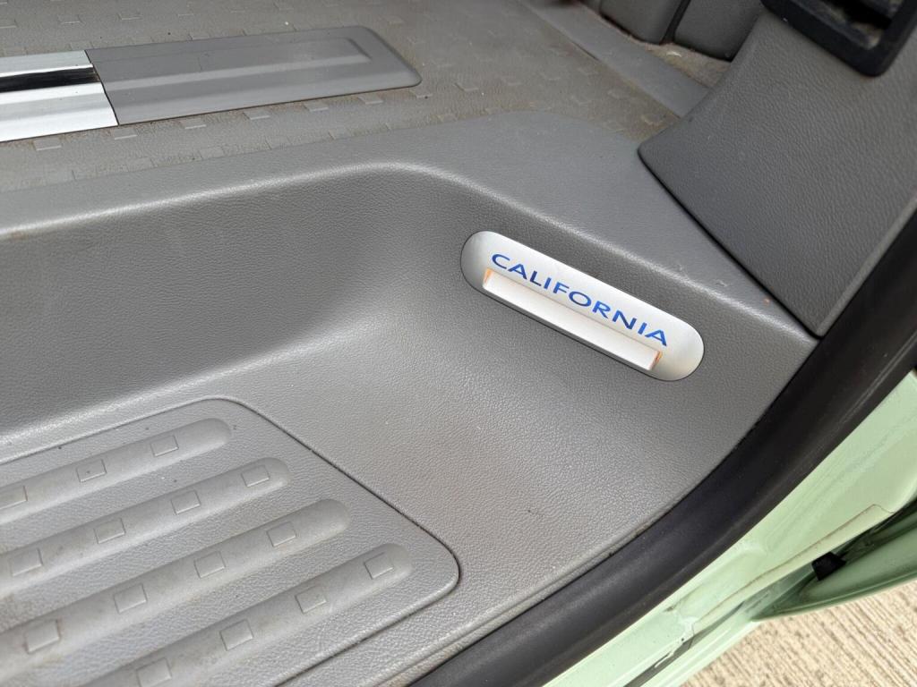 VOLKSWAGEN CAMPERVAN