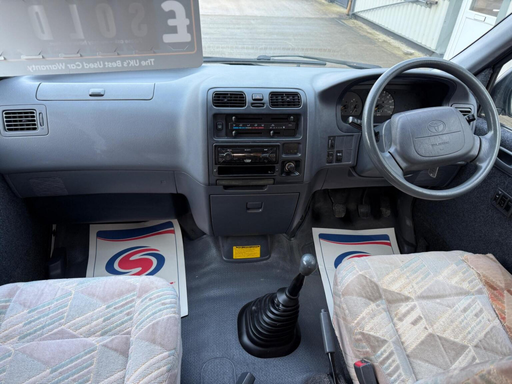 TOYOTA HIACE