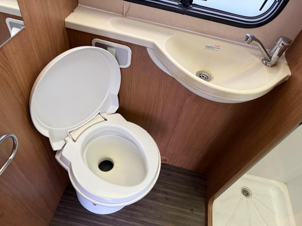 AUTO-TRAIL TRIBUTE 615