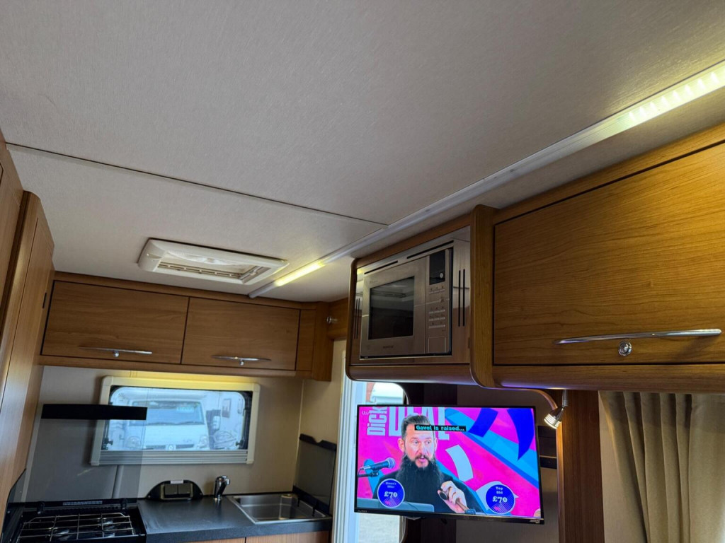 AUTO-TRAIL TRIBUTE 615