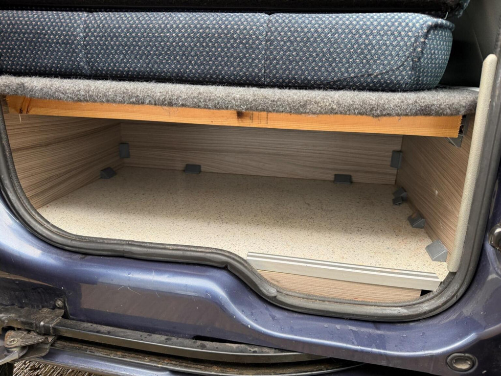 RENAULT ACROSS FREEDOM