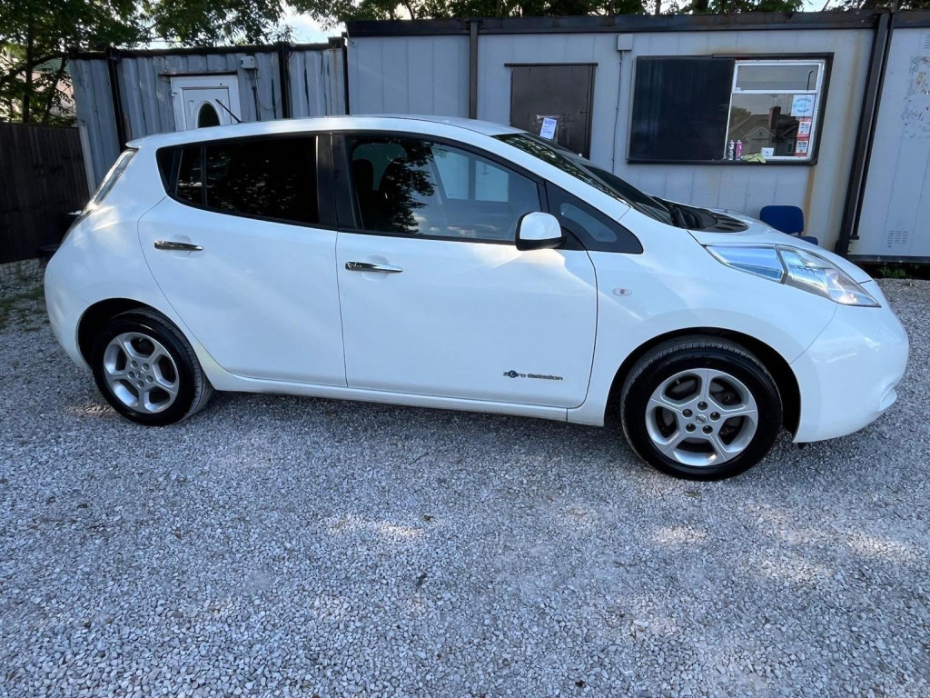 NISSAN LEAF