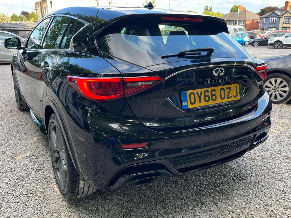 INFINITI Q30