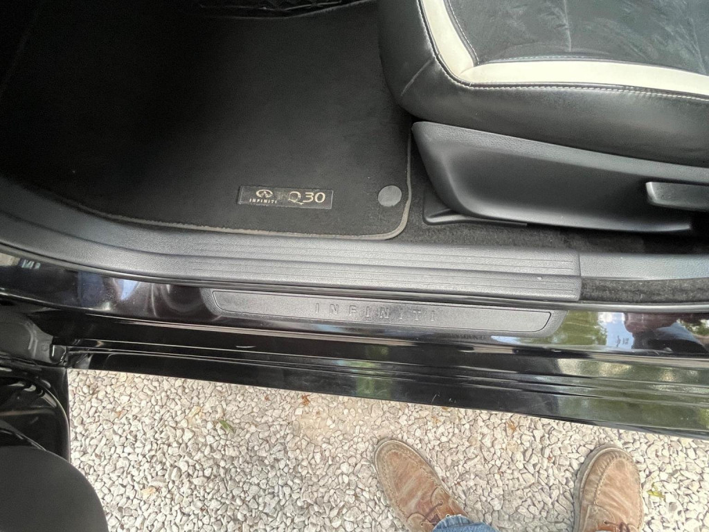 INFINITI Q30