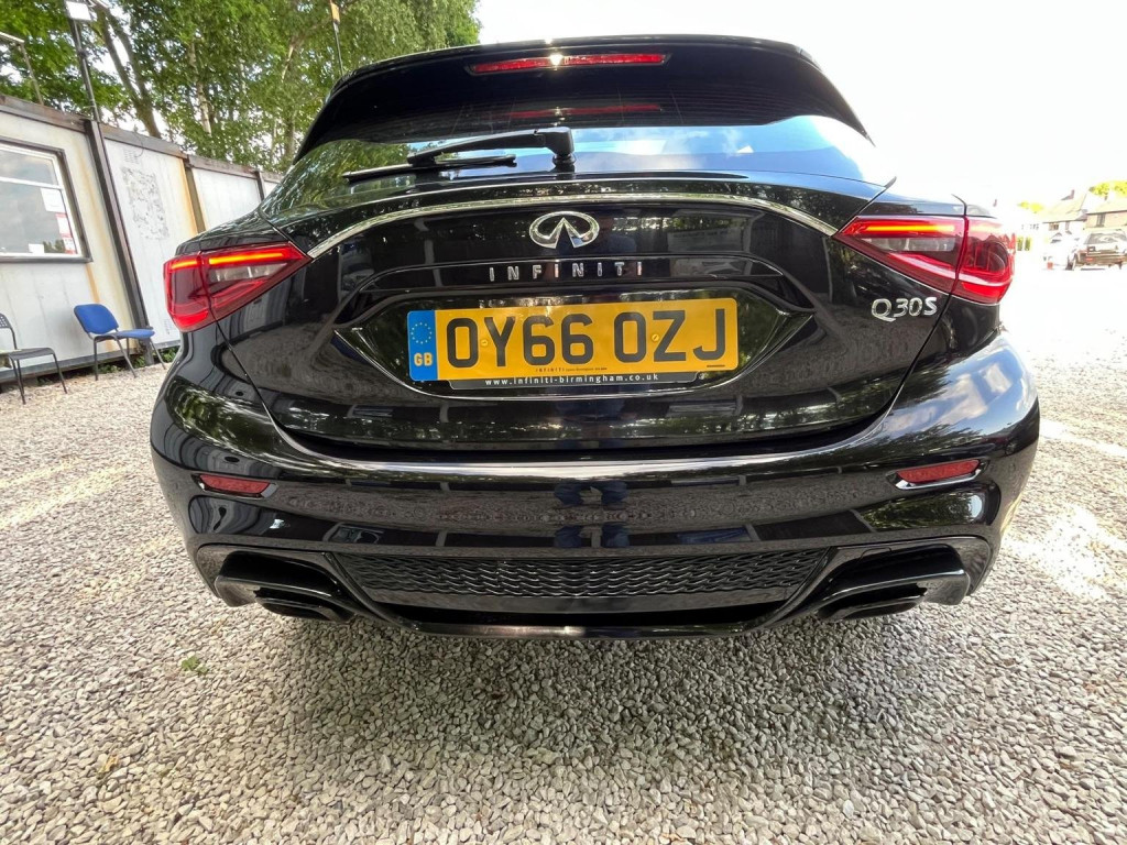 INFINITI Q30