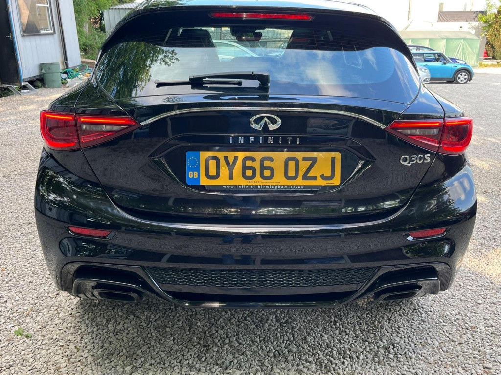 INFINITI Q30