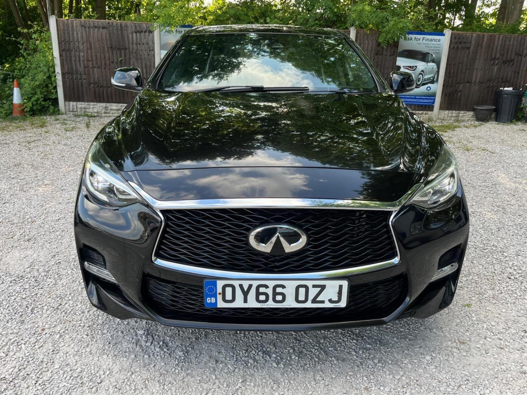 INFINITI Q30