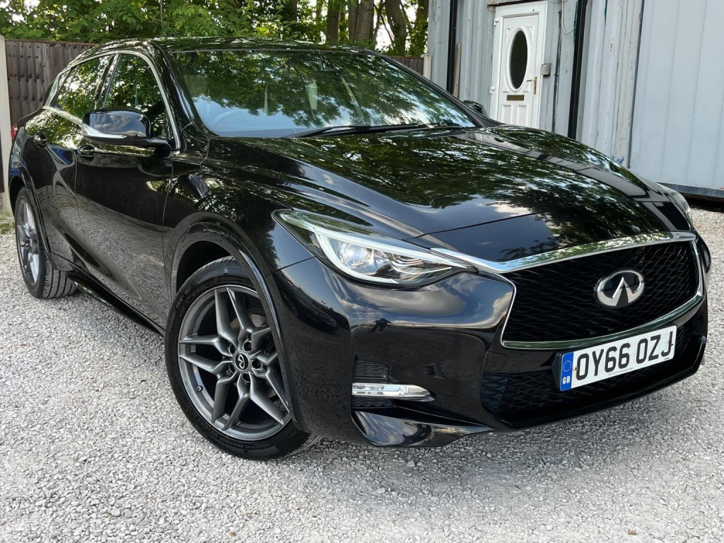INFINITI Q30