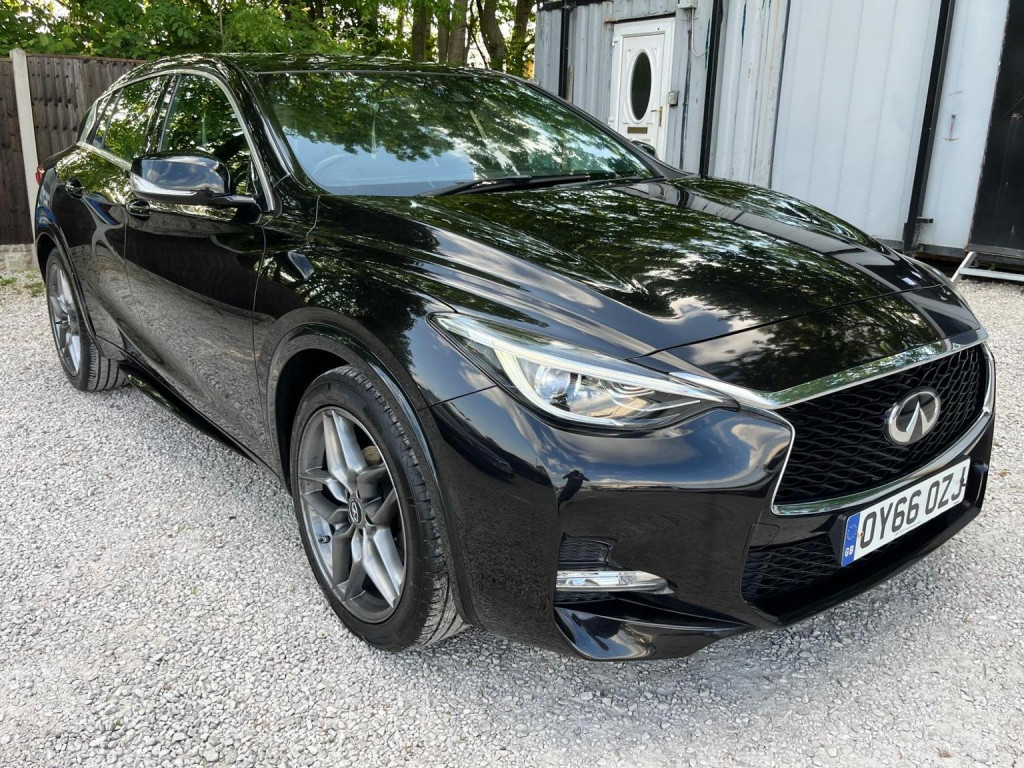 INFINITI Q30