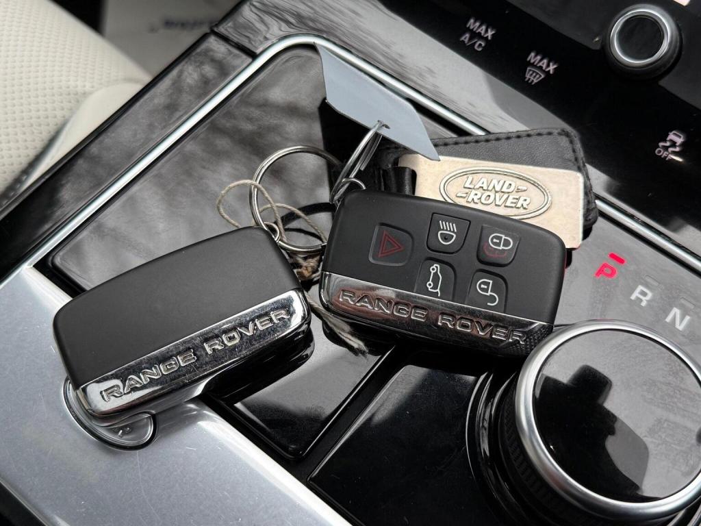 LAND ROVER RANGE ROVER VELAR