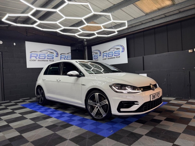 VOLKSWAGEN GOLF 2.0 TSI BlueMotion Tech R