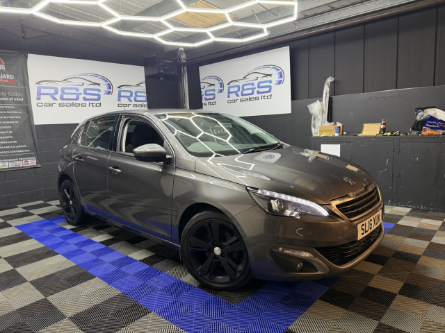 PEUGEOT 308 1.2 PureTech Allure