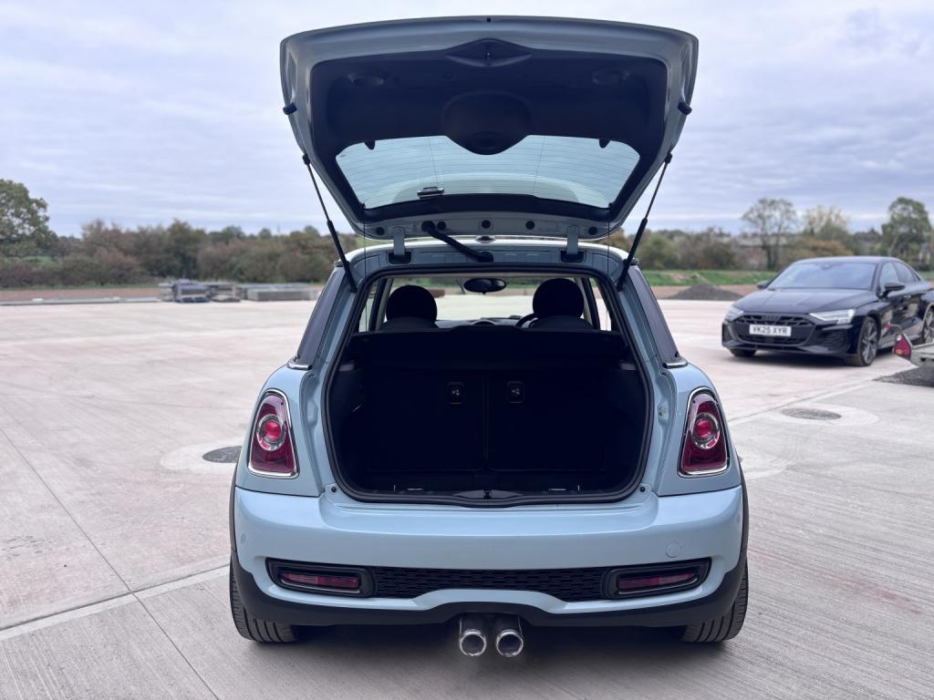 MINI HATCH