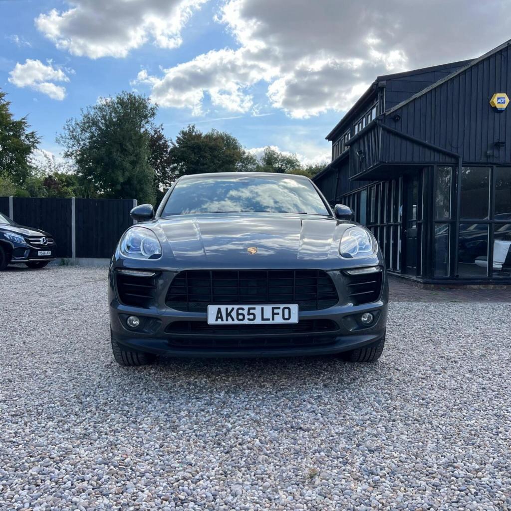 PORSCHE MACAN