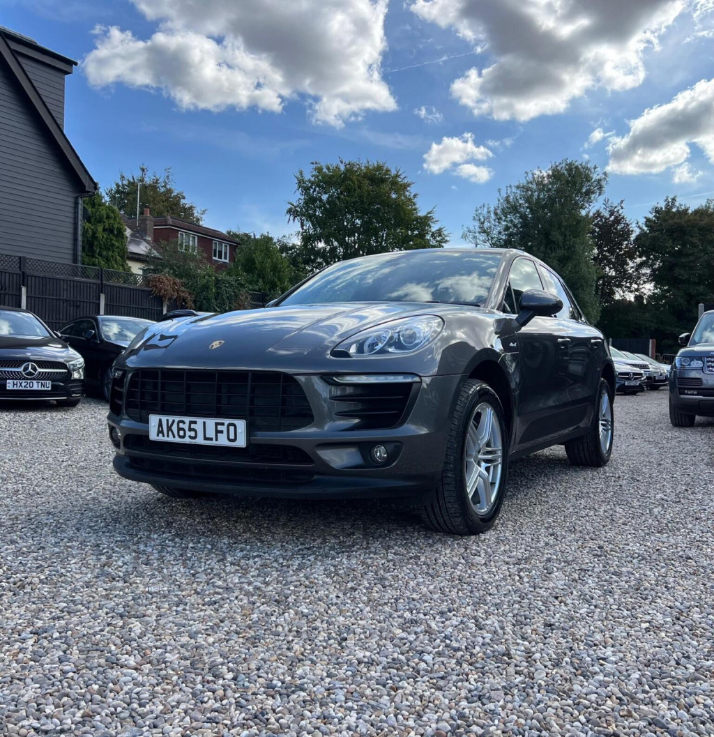 PORSCHE MACAN
