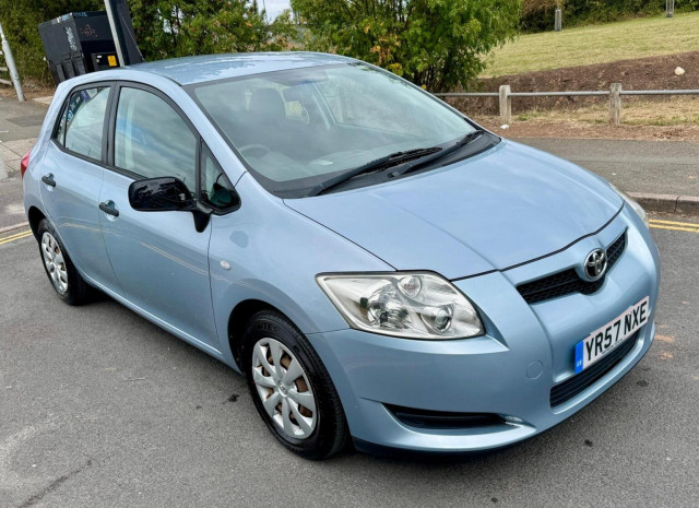 TOYOTA AURIS 1.4 VVT-i T2 5dr
