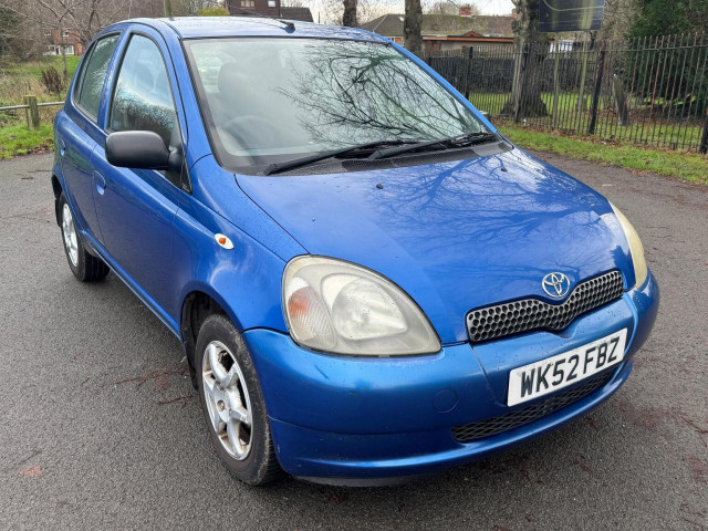 TOYOTA YARIS 1.0 VVT-i Colour Collection 5dr