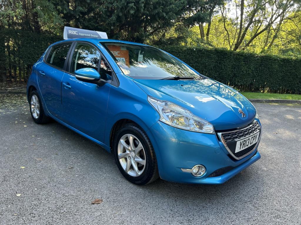 PEUGEOT 208