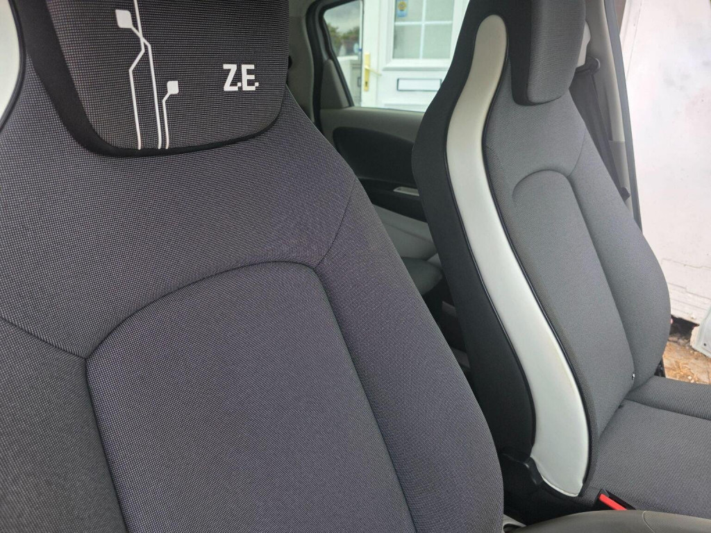 RENAULT ZOE