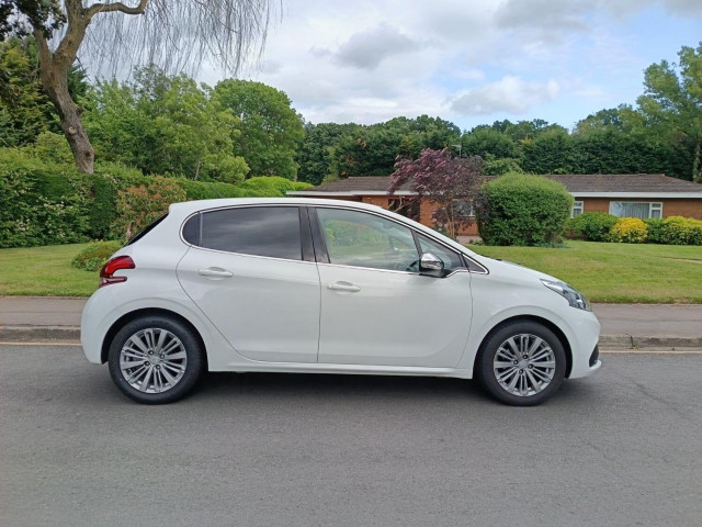 PEUGEOT 208 1.2 PureTech Allure