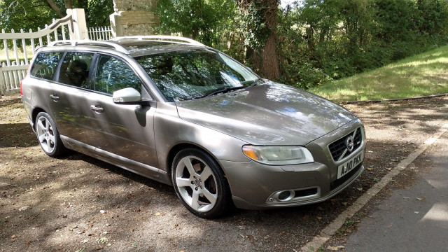 VOLVO V70 2.4 D5 R-Design SE