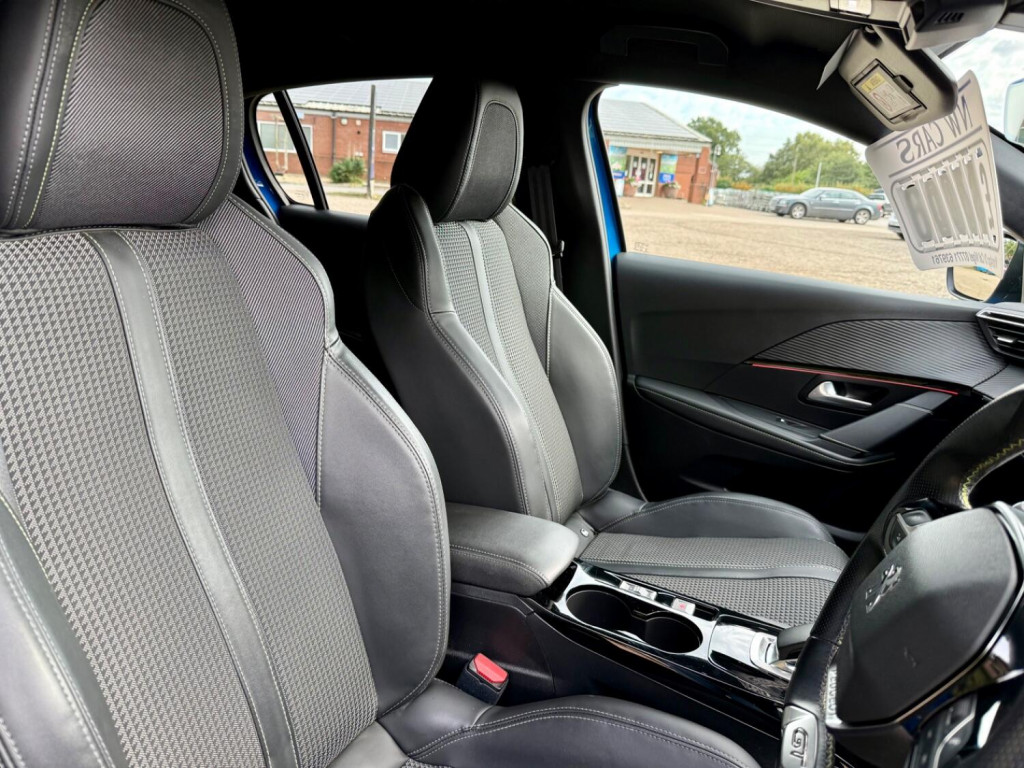 PEUGEOT E-208