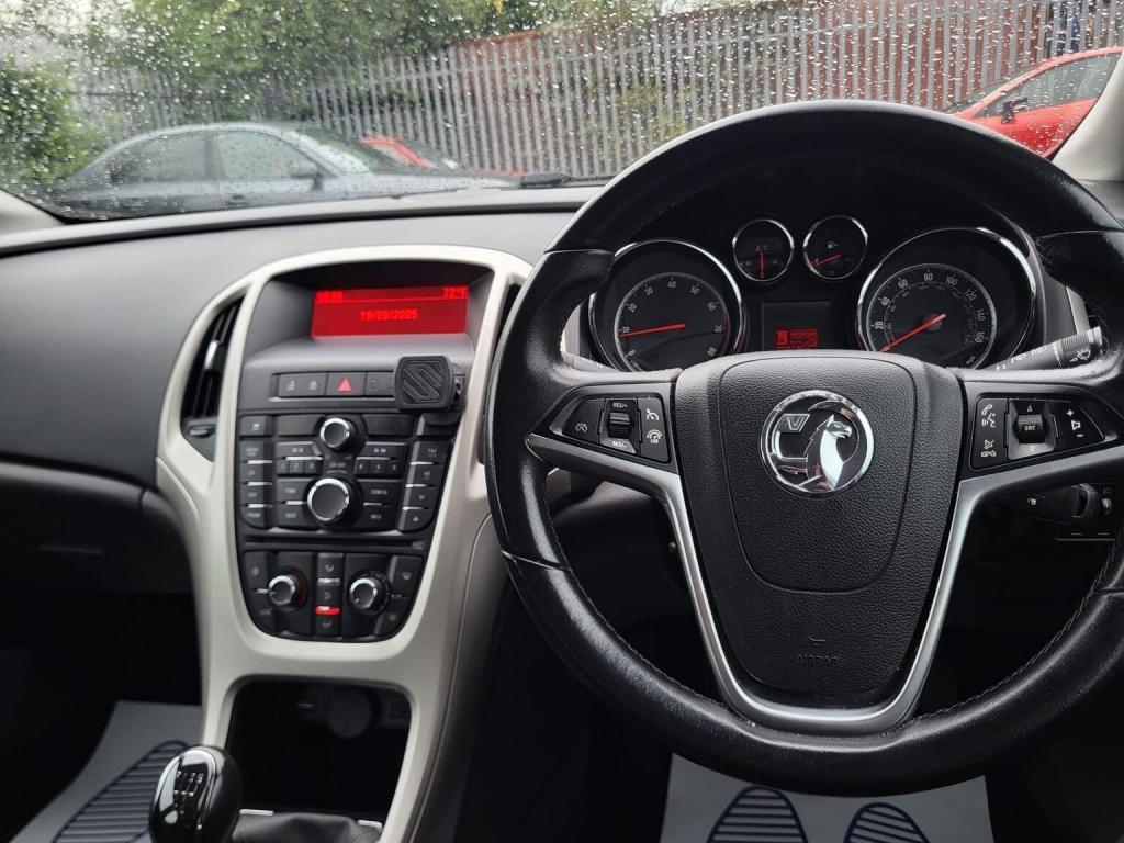 VAUXHALL ASTRA