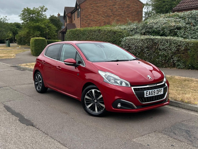 PEUGEOT 208 1.2 PureTech Tech Edition