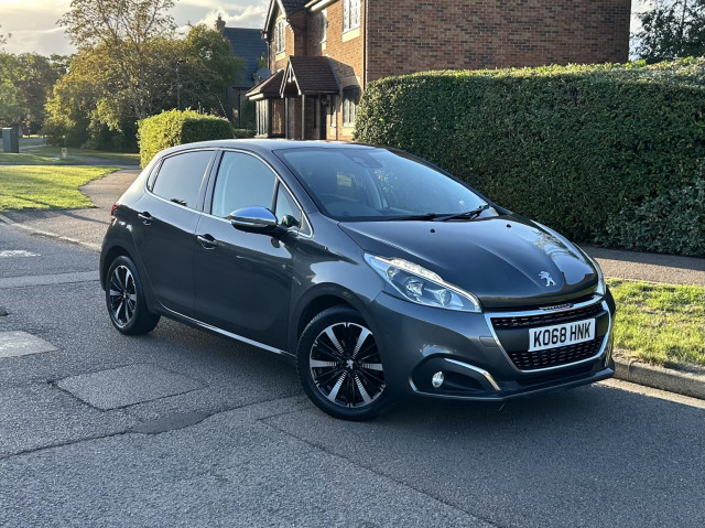 PEUGEOT 208 1.2 PureTech Tech Edition