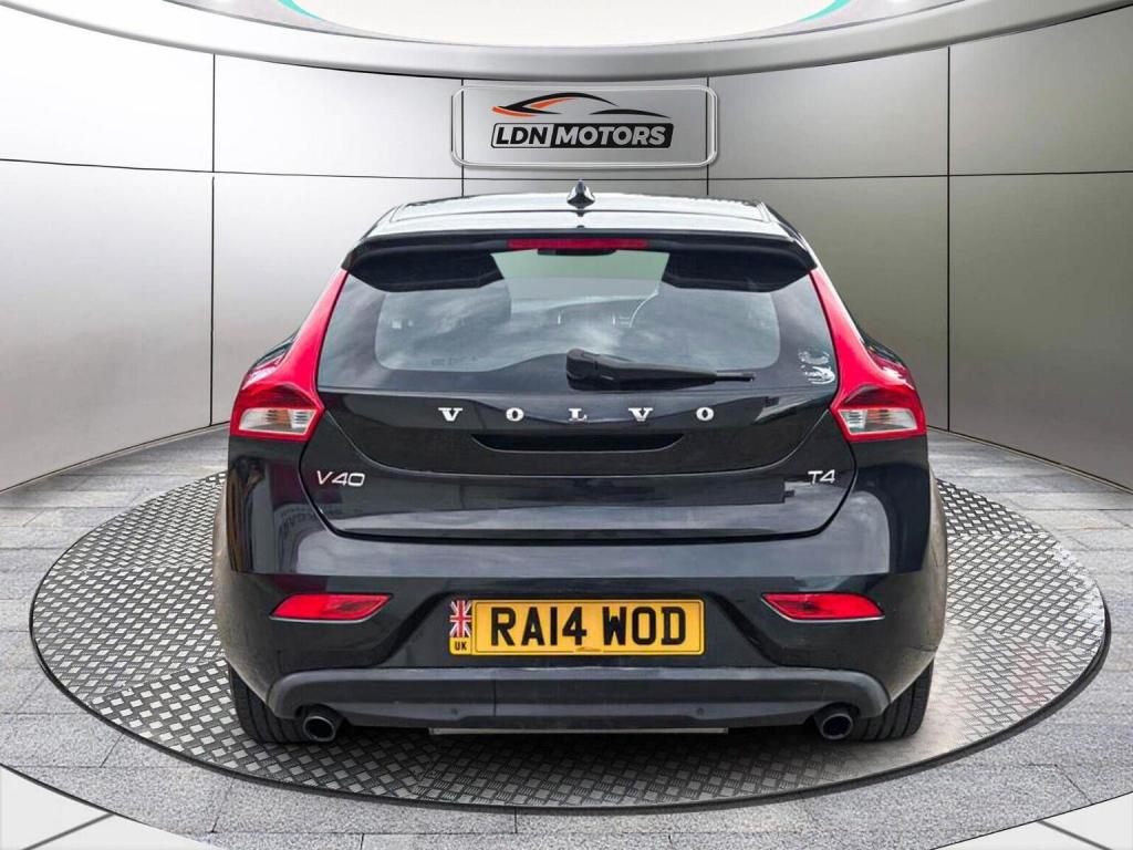 VOLVO V40