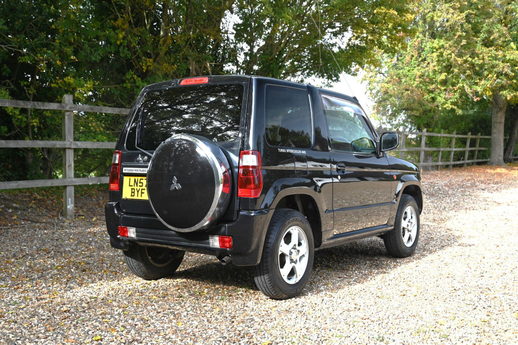 MITSUBISHI PAJERO