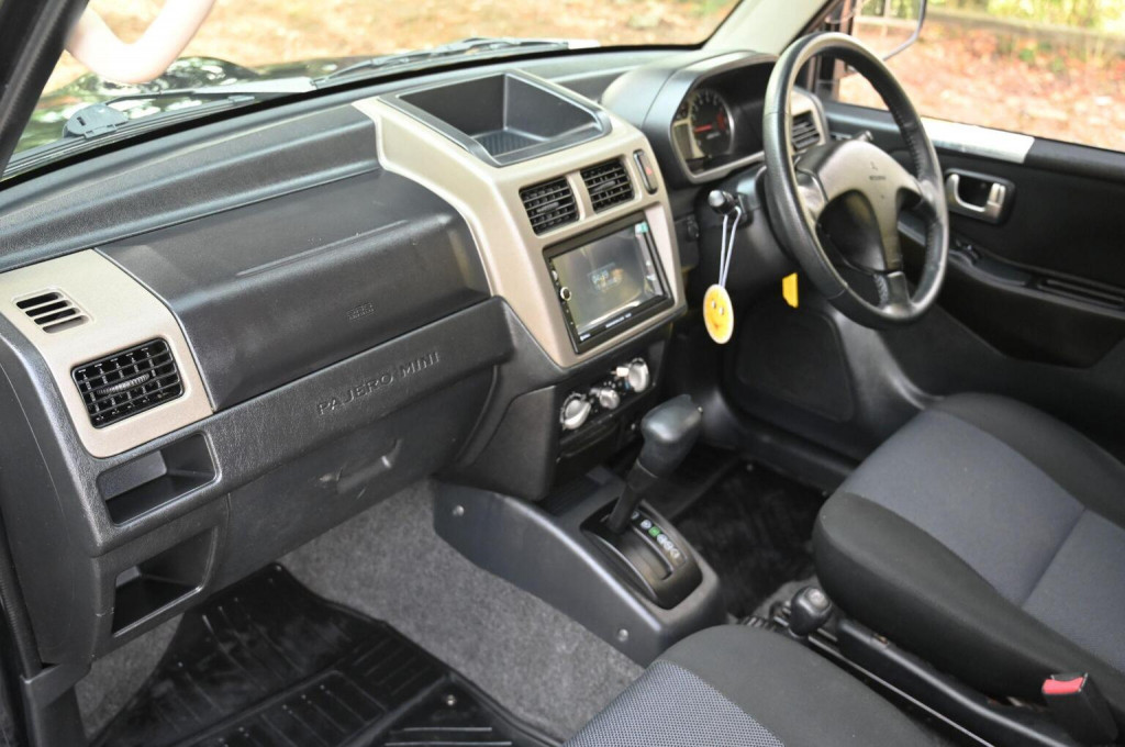 MITSUBISHI PAJERO