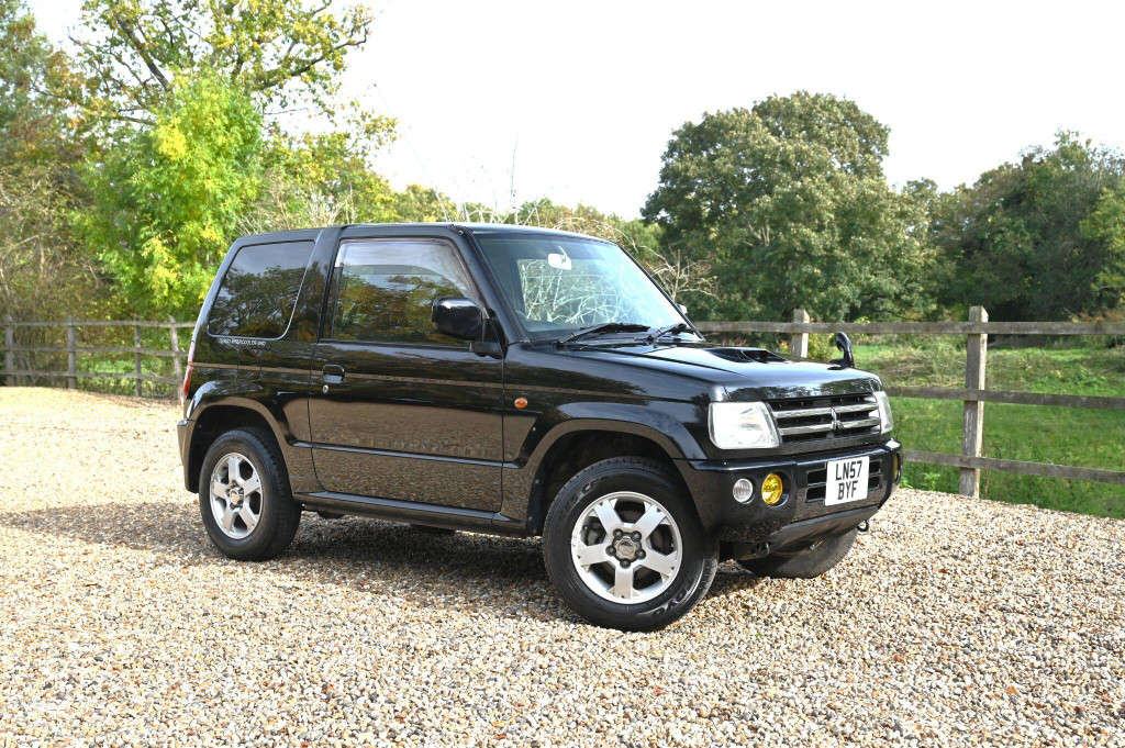MITSUBISHI PAJERO