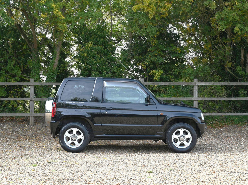 MITSUBISHI PAJERO