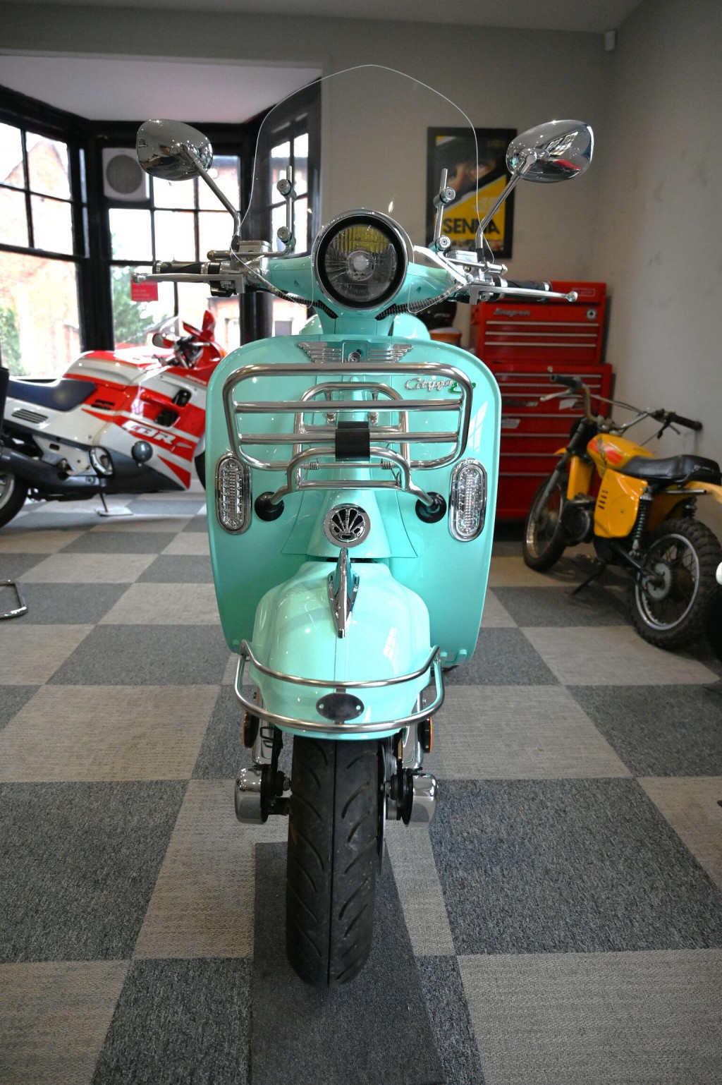 GOLDEN LION EV 2000