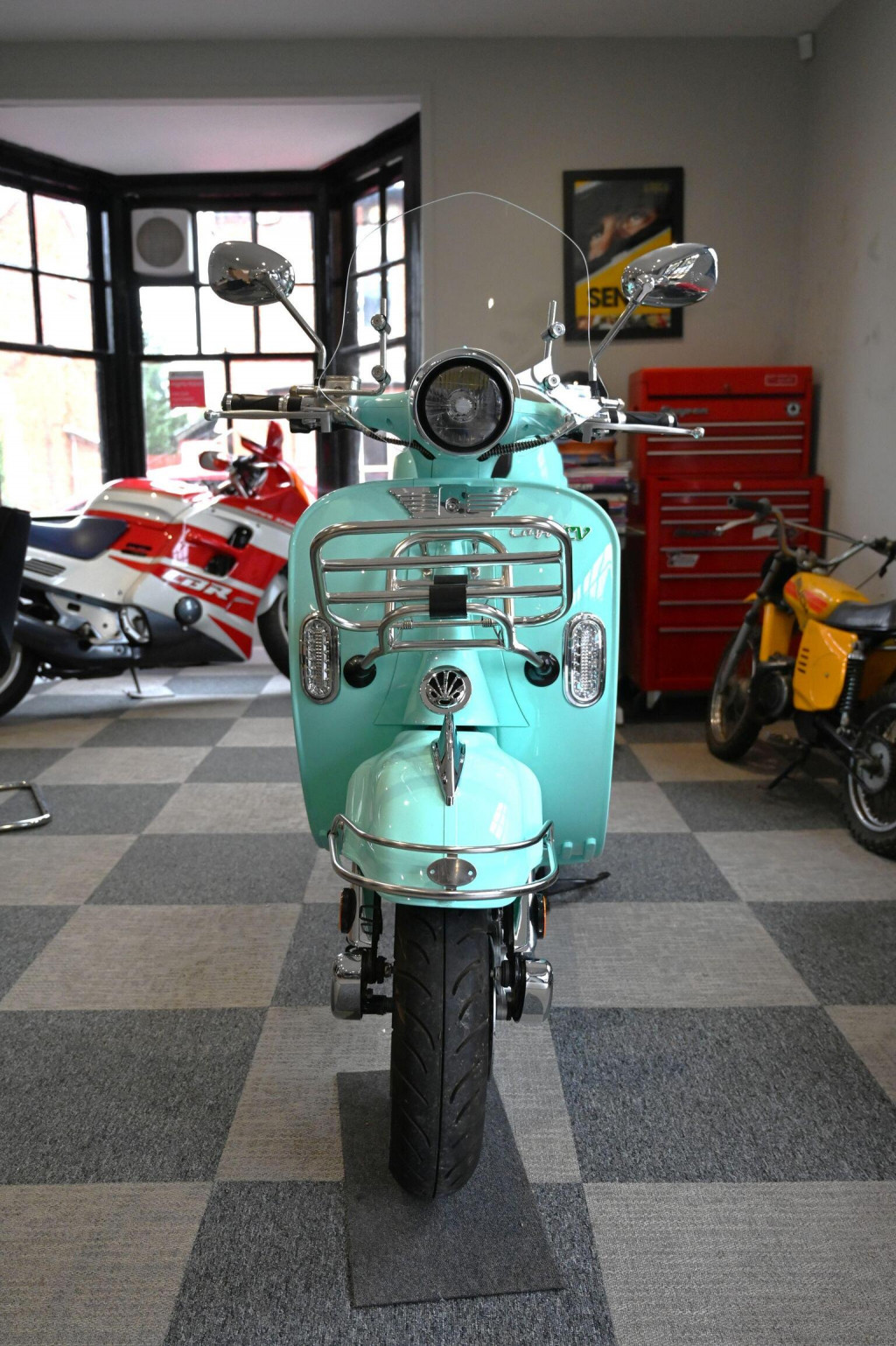 GOLDEN LION EV 2000