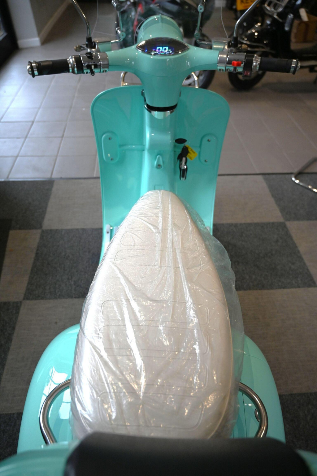 GOLDEN LION EV 2000