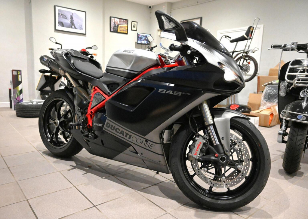 DUCATI 848